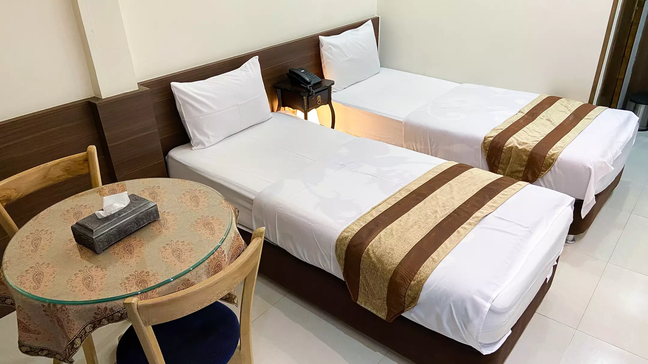 Alibaba https://cdn.alibaba.ir/ostorage/hotel-accommodation-images/67031e9e359857c3c5f4a287_89121bc1-2dcc-4f80-b6b6-7d86a8a8fd28_تویین (1).webp